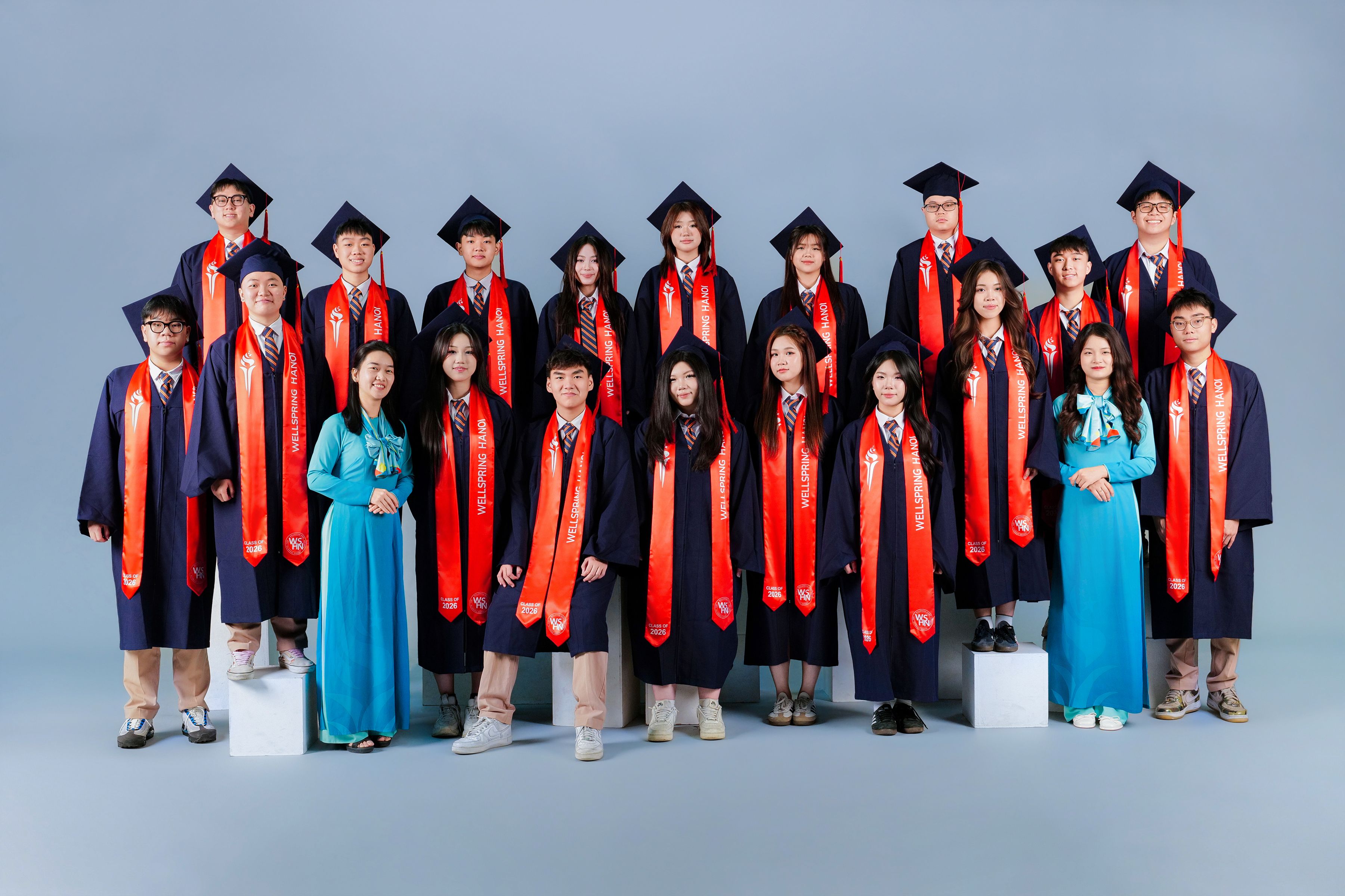 12AB3_GROUP_TEACHER_LEICA26.jpg