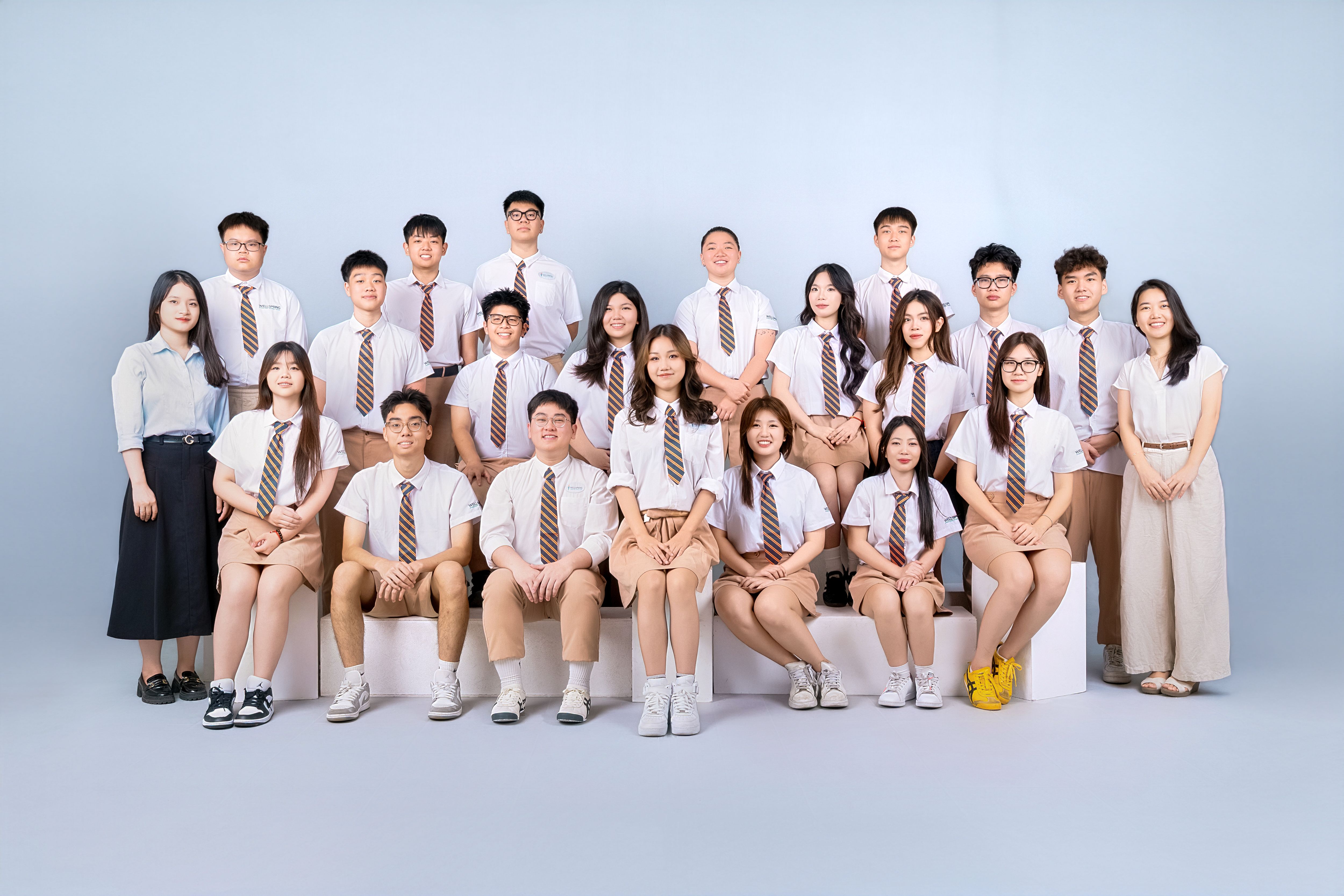 12AB3_GROUP_TEACHER_leica25.jpg