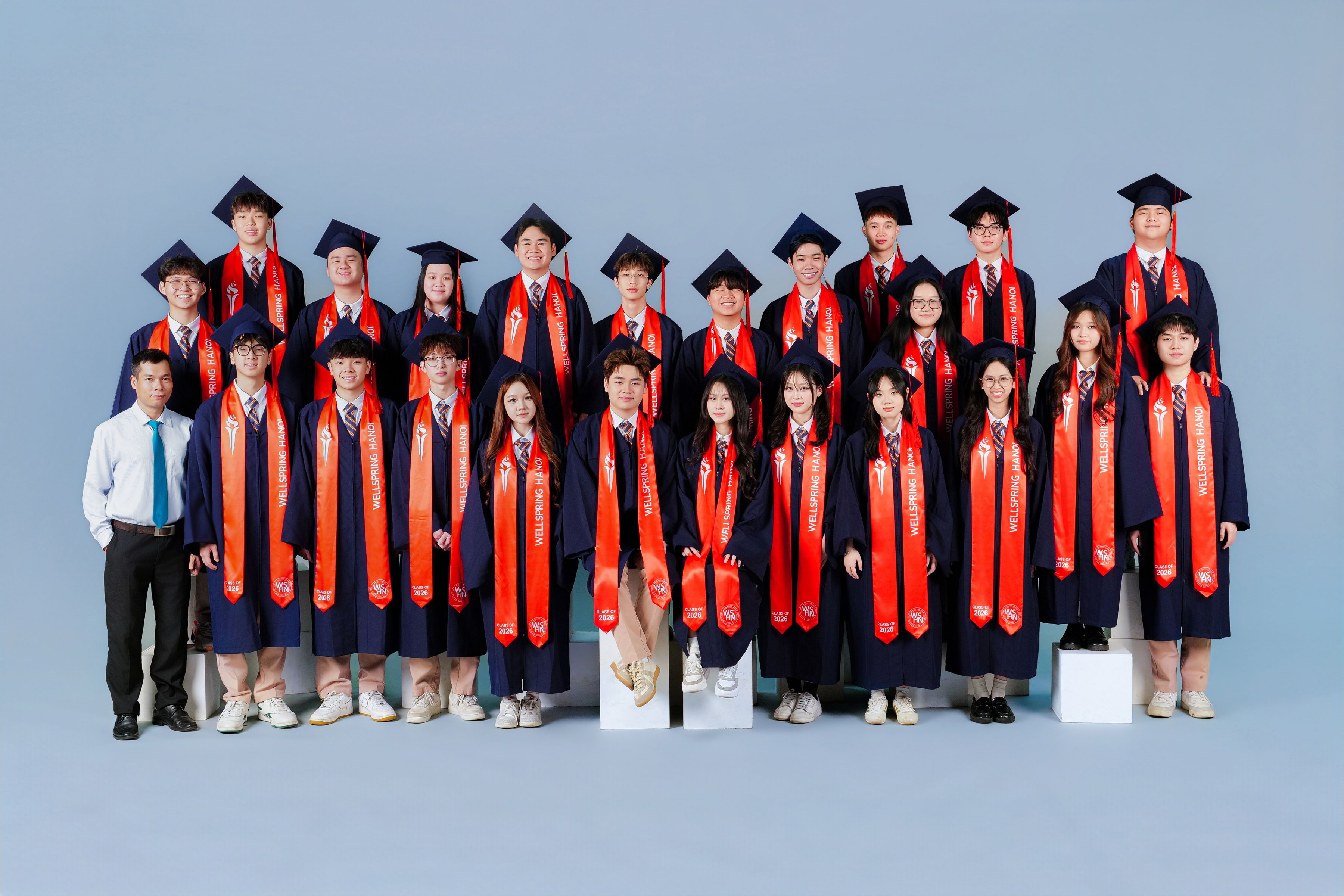 12AB4_GROUP_TEACHER_LEICA26.jpg